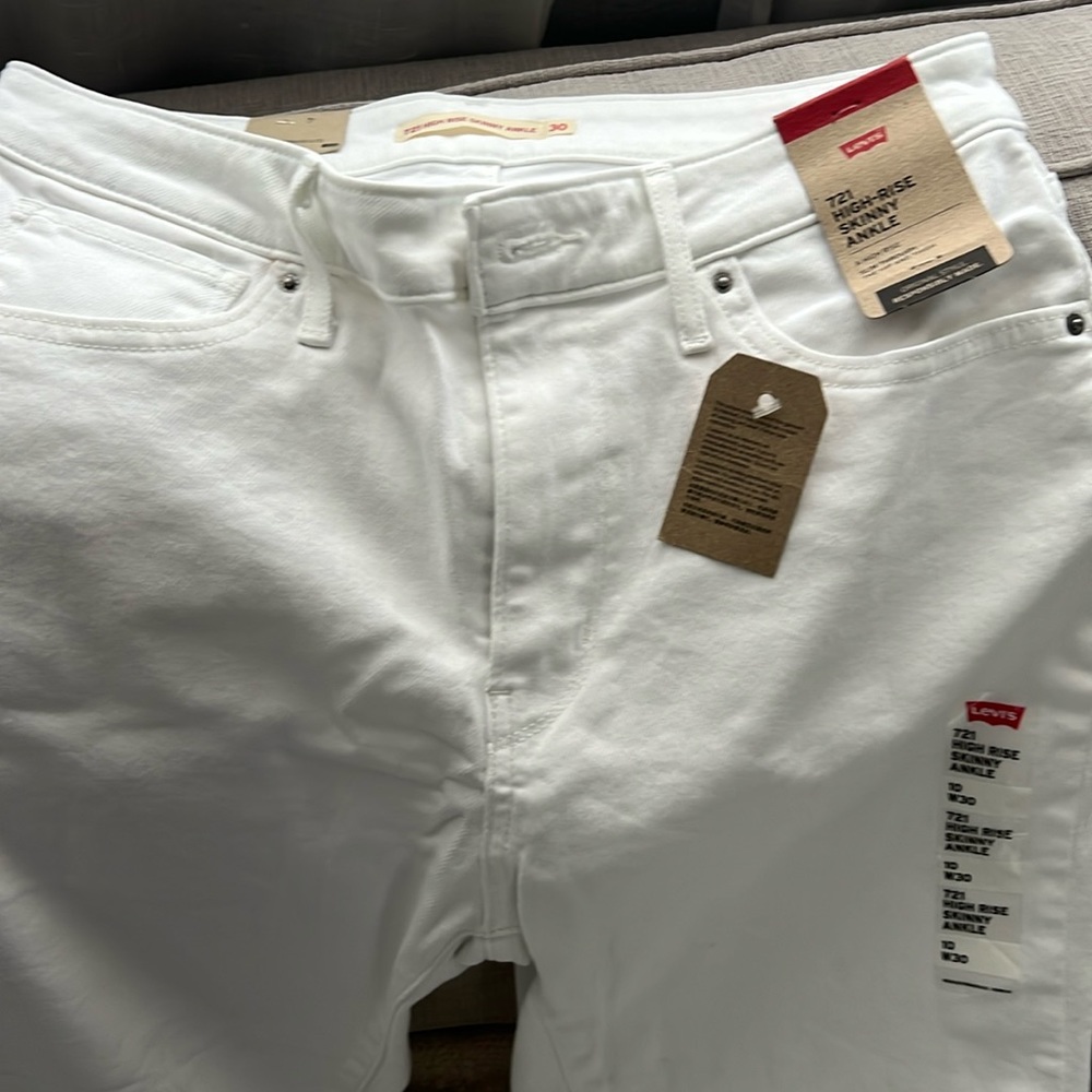 NEW! Women’s High Rise Skinny Ankle Levi’s